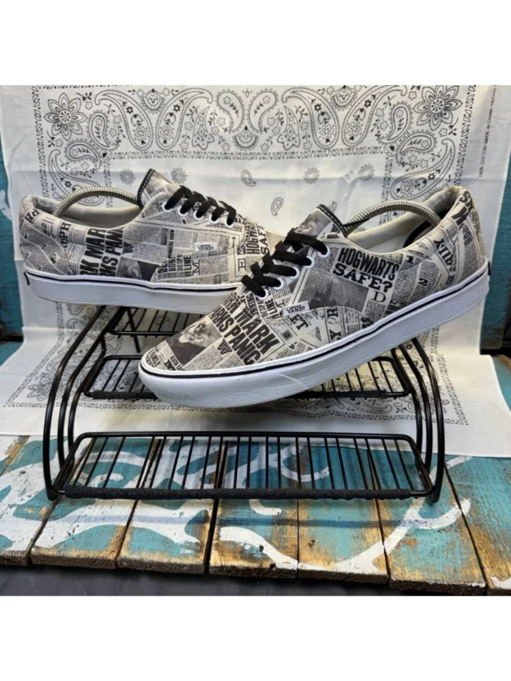 VANS Era Harry Potter Newspaper Print Low Top Sneakers White/Black Mens Sz 13